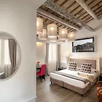 Condotti Palace 4*