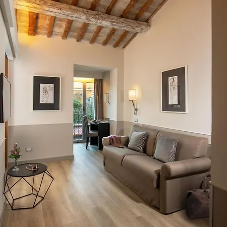 Condotti Palace 4*