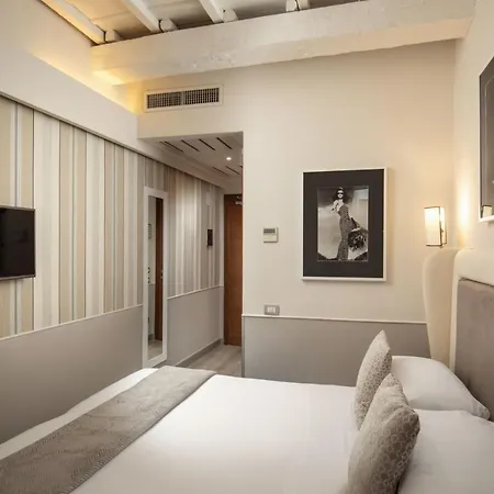 Condotti Palace 4*