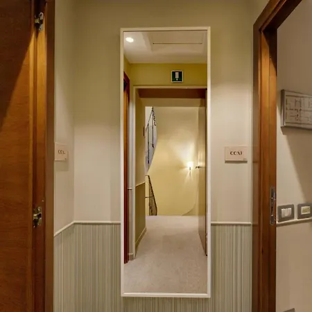 Condotti Palace 4*