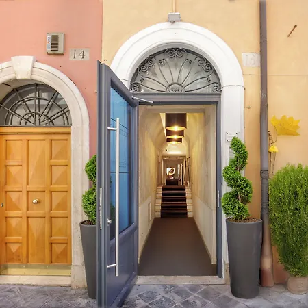 Condotti Palace 4*