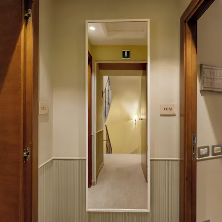 Hotel Condotti Palace 4*