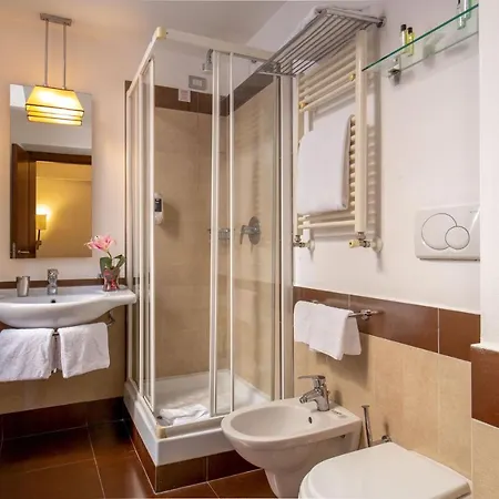 Condotti Palace 4*
