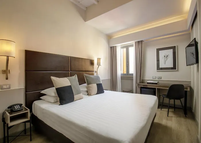 מלון Condotti Palace 4*