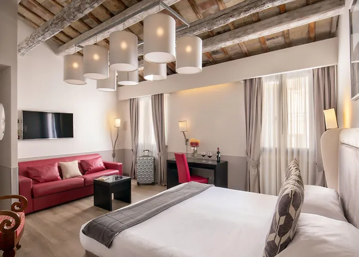 מלון Condotti Palace 4*