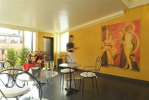 Condotti Palace מלון