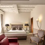 Condotti Palace Hotell 4*