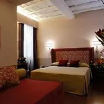 Condotti Palace 4*