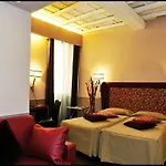 Condotti Palace Szálloda
